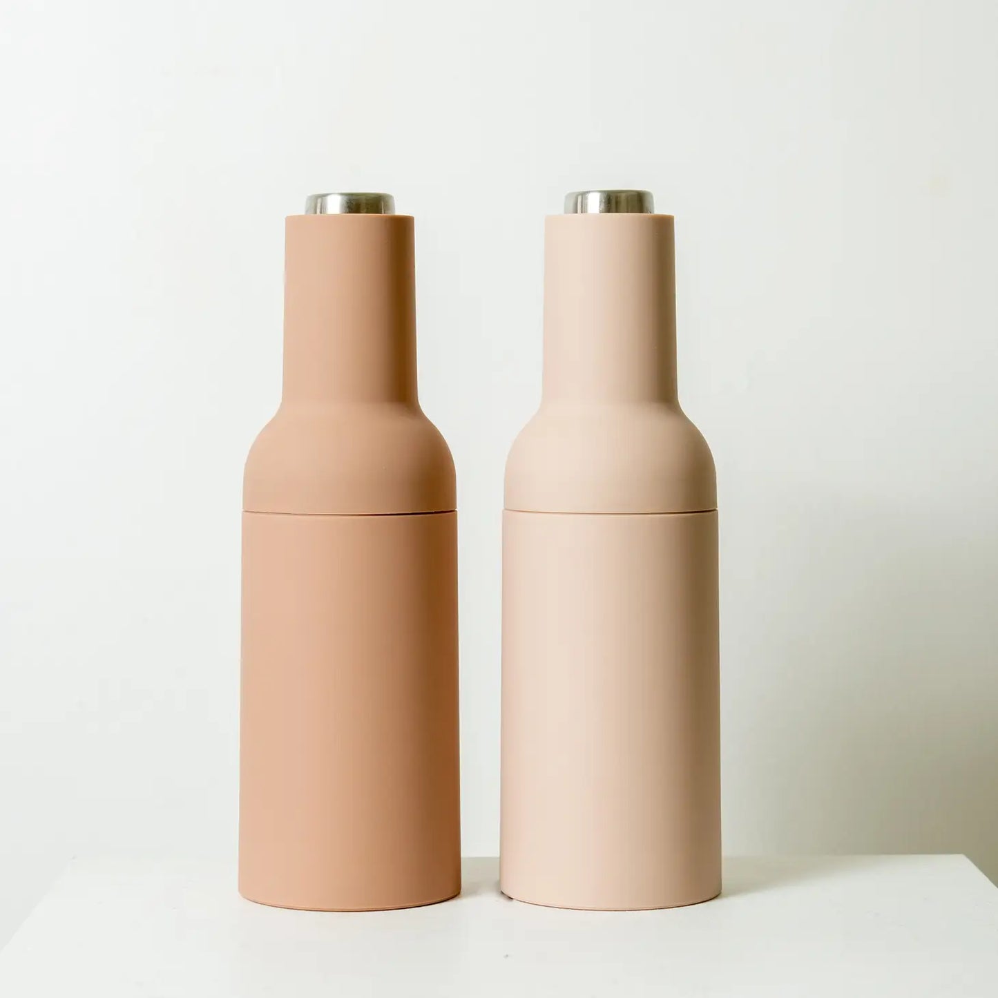 Thea Automatic S&P Grinders - Beige + Caramel